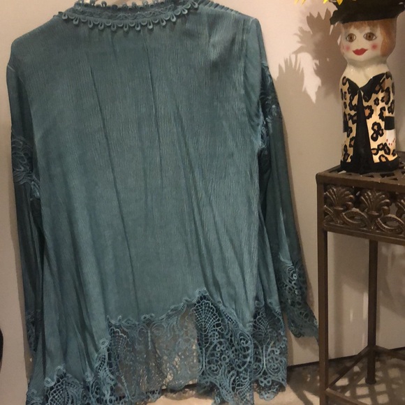 Beautiful vintage boho jacket with gorgeous lace details on sleeve and the hem. - Picture 14 of 16